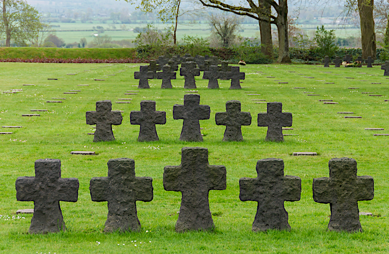 Perspective_La_Cambe_cemetery_Calvados_edit  Jebulon cco1.png