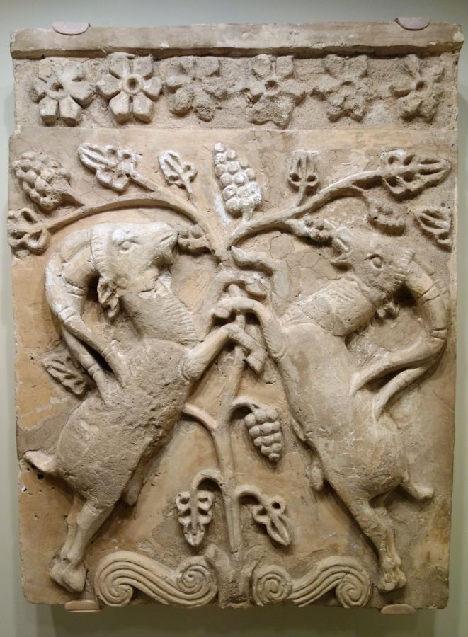 Relief_plaque_with_confronted_ibexes,_Iran,_Sasanian_period,_5th_or_6th_century_AD,_stucco_originally_with_polychrome_painting_-_Cincinnati_Art_Museum_-_DSC03952.JPG