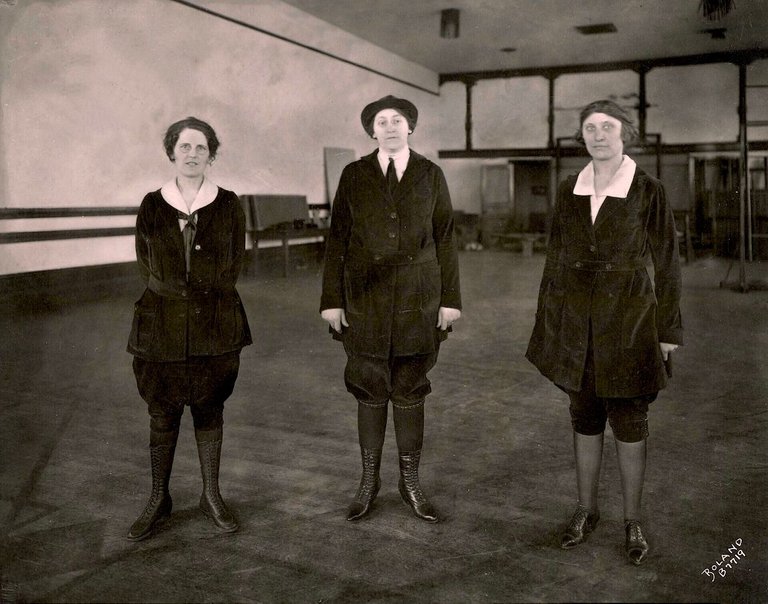 Walking clothes Three_Women_in_Walking_Habits_Marvin_D_Boland_Collection_1923 copyright free.jpg