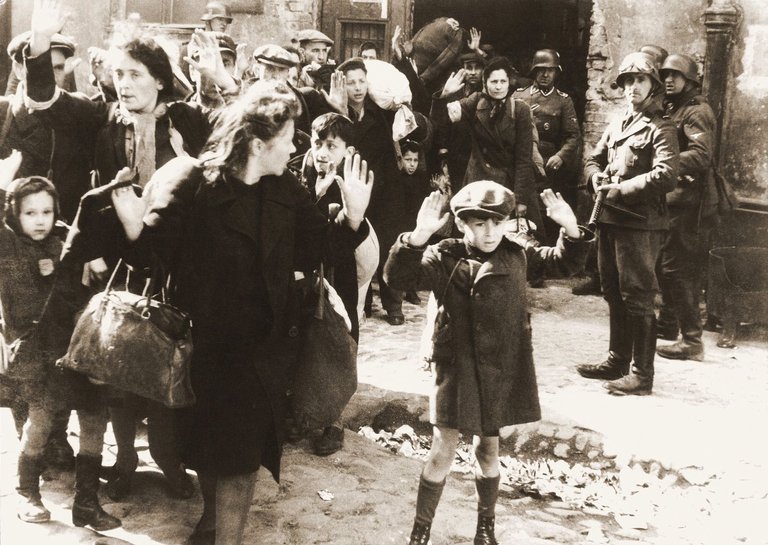 ptsd warsaw ghetto 1943 Jürgen Stroop German national archives free.jpg