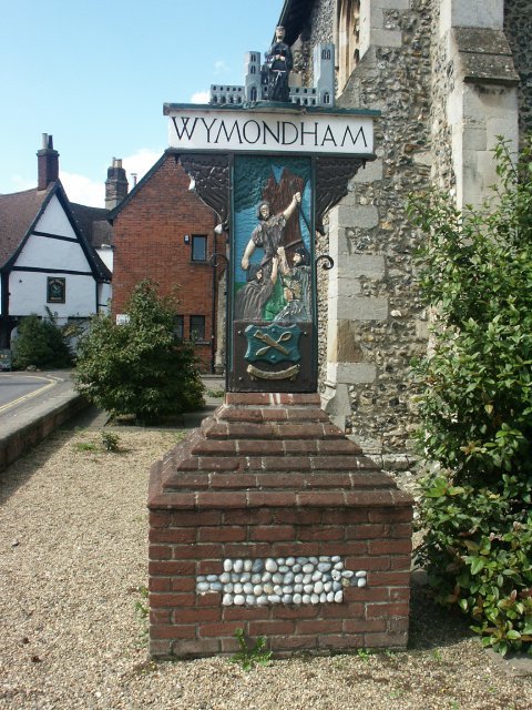 Town_sign,_Wymondham_-_geograph.org.uk_-_45277.jpg