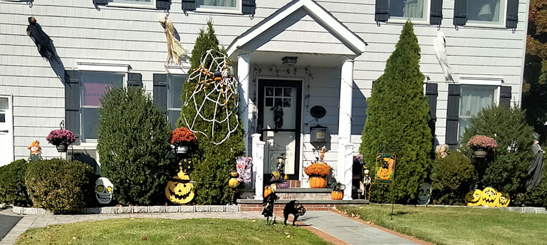 halloween house.png