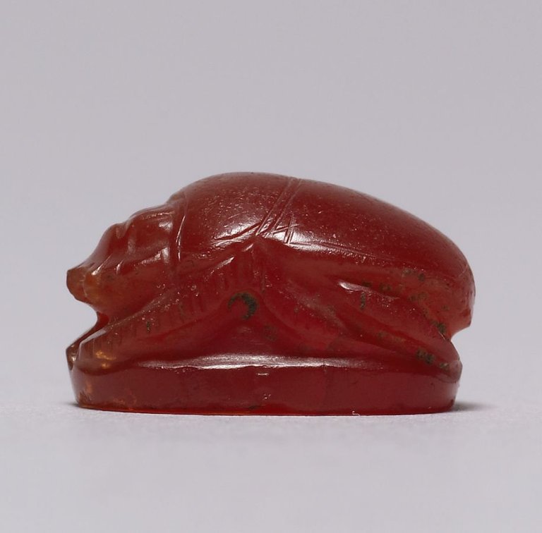 Egyptian_-_Scarab_of_Neferu-Re_-_Walters_4256_-_Left_Profile.jpg