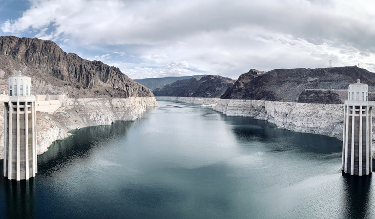 Water_intake_towers_at_Hoover_Dam APK 4.0.png