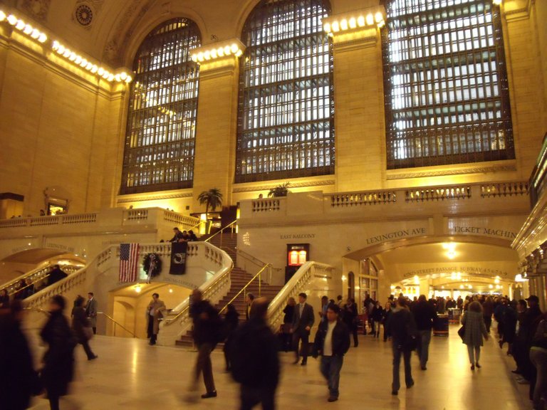 GrandCentralTerminal credit Kcdtsg David at en.wikipedia public.JPG