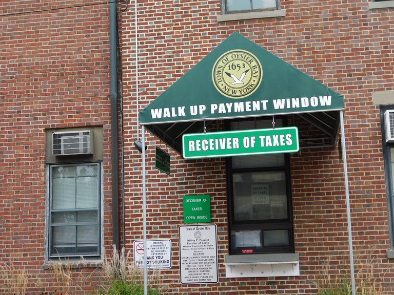 receiver of taxes pay window.jpg