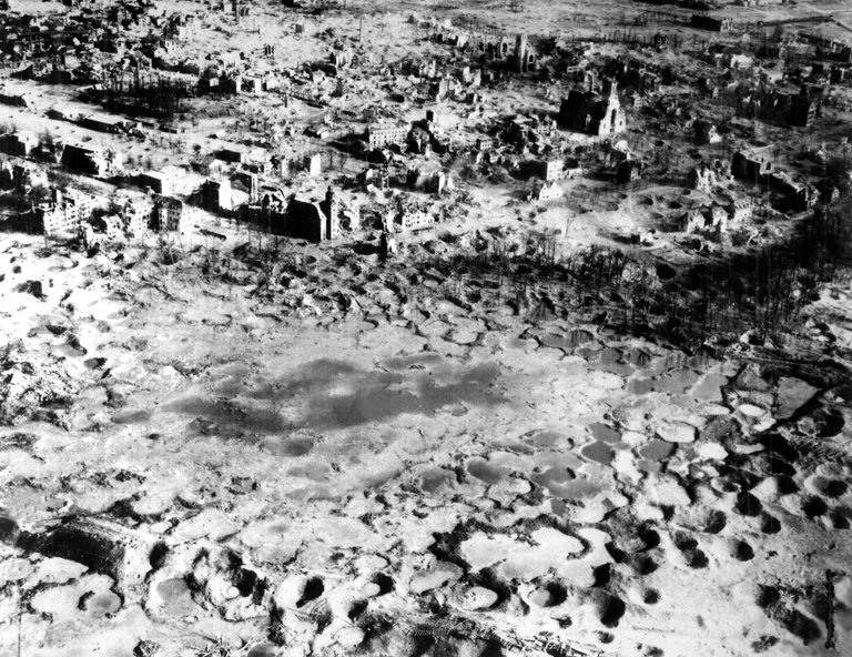 Wesel_1945 usaaf public.jpg