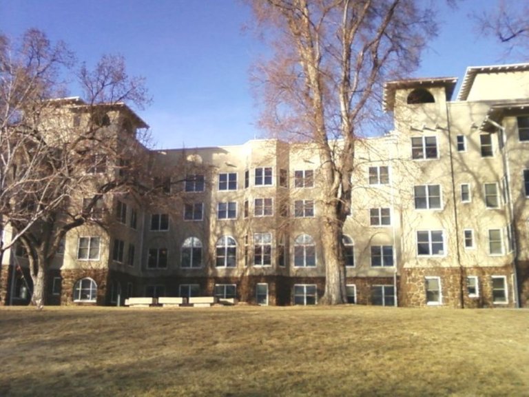 cragmore sanitarium Main Hall former 3.0 un of colo at colorado springs.jpg