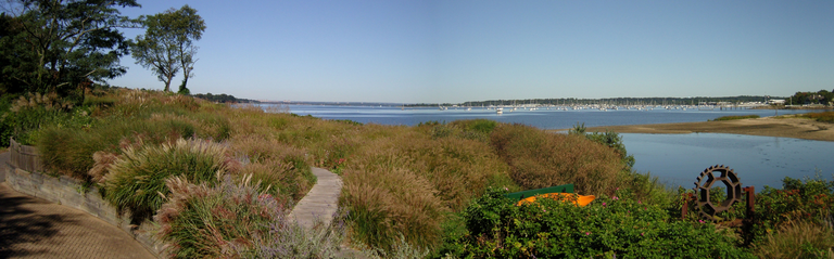 Manhasset_Bay_View_From_Estate_across_Leeds_Pond_1 Fred Hsu Wikipedia User Fred Hsu on en.wikipedia 3.0.png