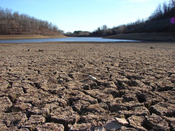 California_Drought_Dry_Lakebed_2009 NOAA public.jpg