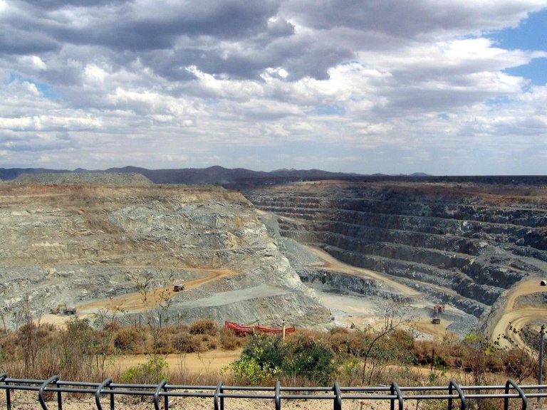 Strip mine Ravenswood,_Queensland_-_Gold_Mine_2  Rob and Stephanie Levy from Townsville, Australia 2.0.jpg