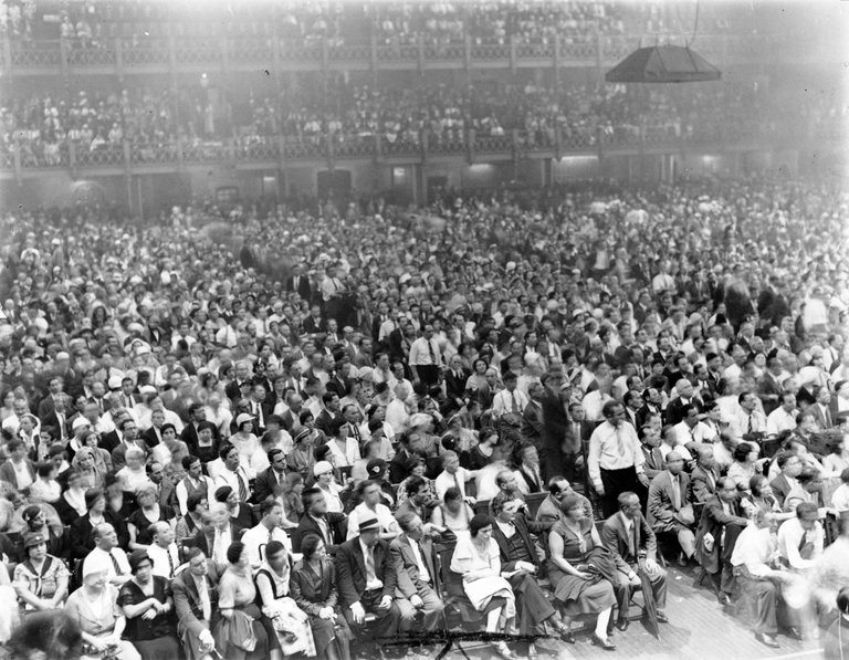 Dressmakers Strike 1933 Kheel Center for LaborManagement Documentation and Archives,Cornell University Library,Crowds, Dressmakers, Strikes  2.0.jpg