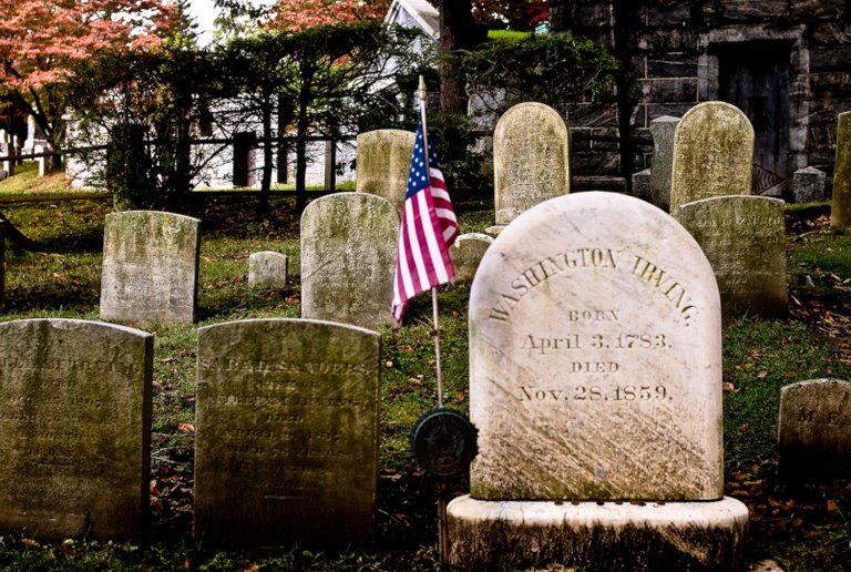 Washington Irving's_headstone_Sleepy_Hollow_Cemetery JamesPFisherIII 3.0.jpg