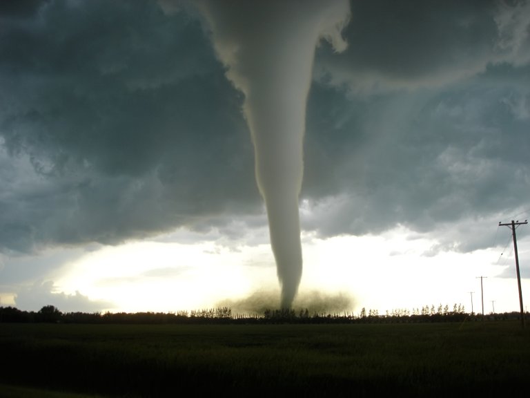 F5 tornado_Elie_Manitoba_2007 Justin Hobson 3.0.jpg