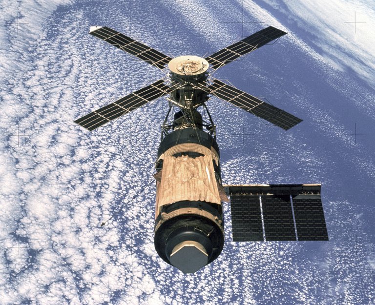 Skylab1974 as taken by skylab command module cres.jpg