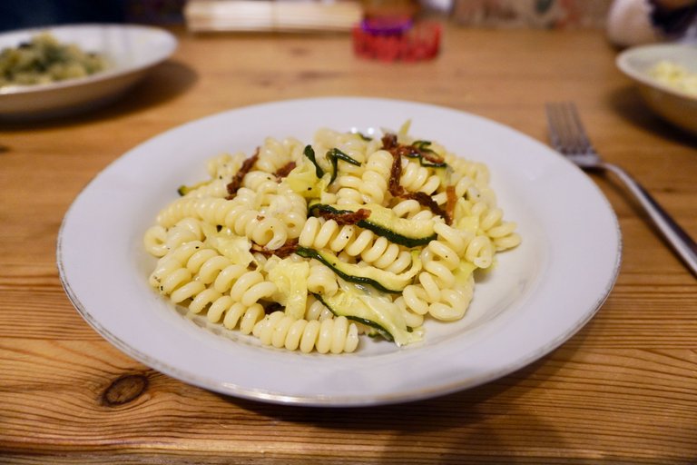 Pasta with dried zucchini and sun-dried tomatoes