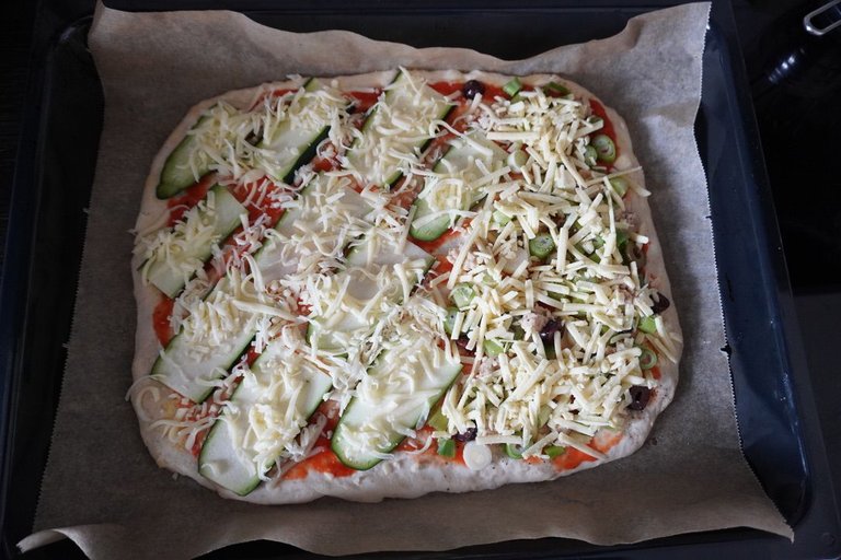 Vegetarian pizza with zucchini (top left), vegan pizza (bottom right)