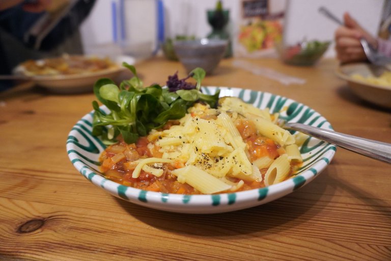 Salad and penne with Bolognese-style sauce