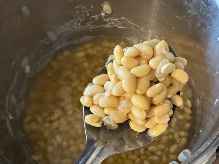 Cooked soybeans