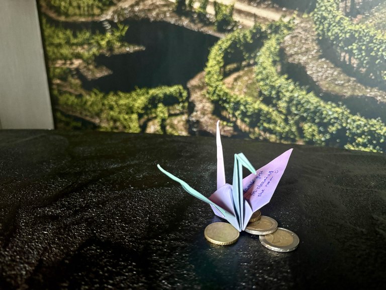 Origami crane with message with tip