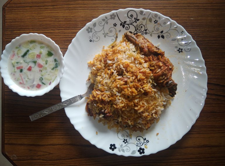 Biriyani with raita.jpg