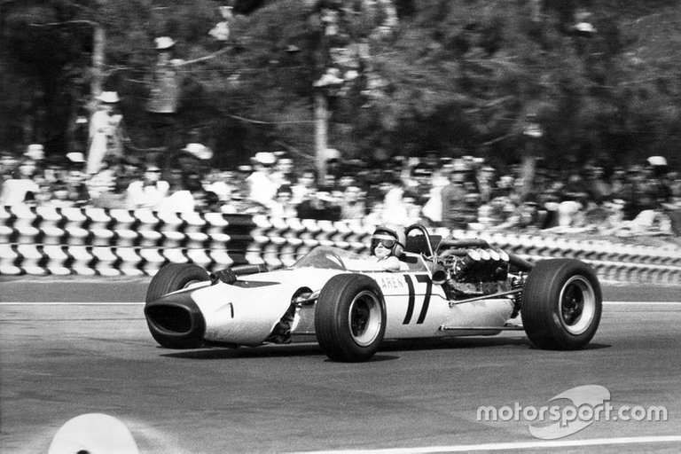 f1-mexican-gp-1966-bruce-mclaren-mclaren-m2b-ford.jpg