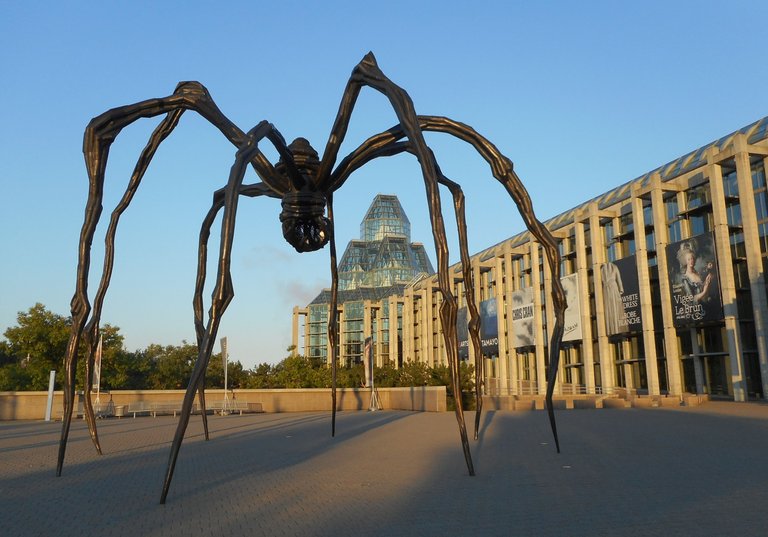 Maman_-_Louise_Bourgeois_-_03_(Cropped).jpg