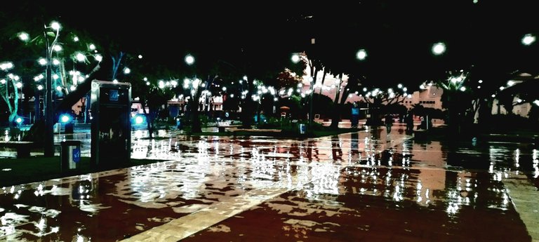 noche-lluvia-reflejo-3.jpg