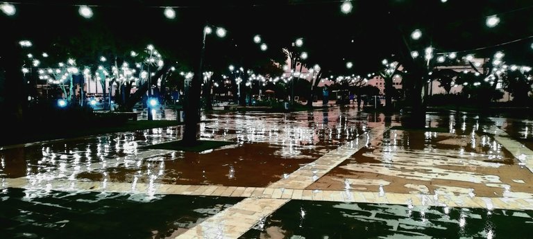 noche-lluvia-reflejo-2.jpg