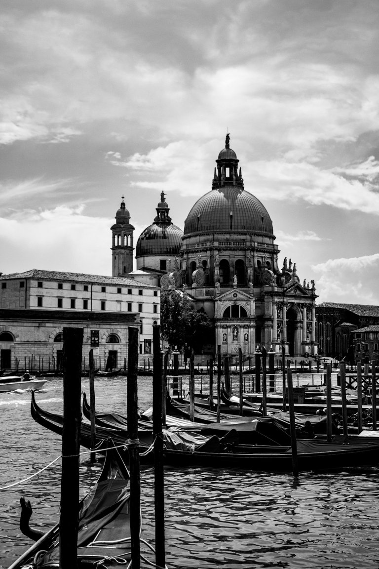 Canal_Venice-1771.jpg