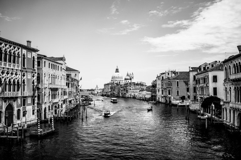 Canal_Venice-1779.jpg