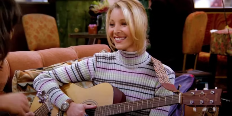 Phoebe sings Smelly Cat.png