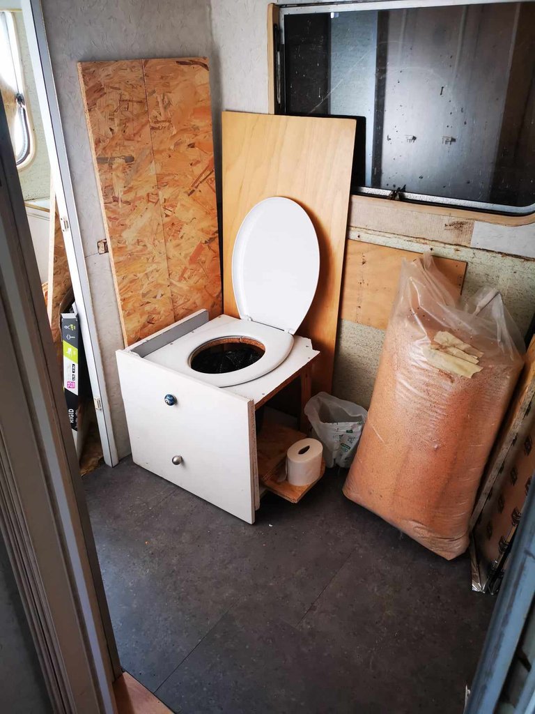 1 - toilettes du van.jpg