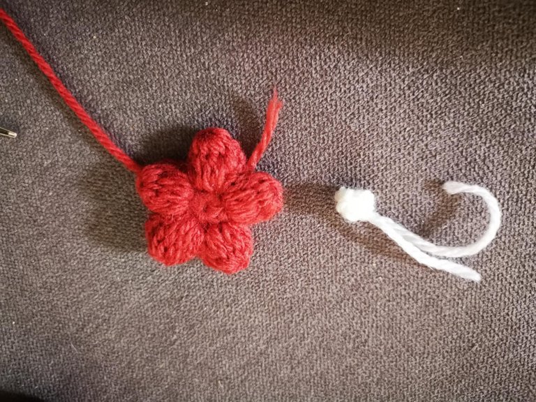 20-porte-clés fleur crochet.jpg