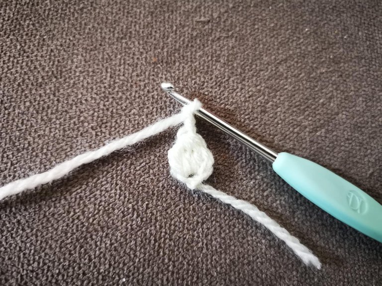 18-porte-clés fleur crochet.jpg