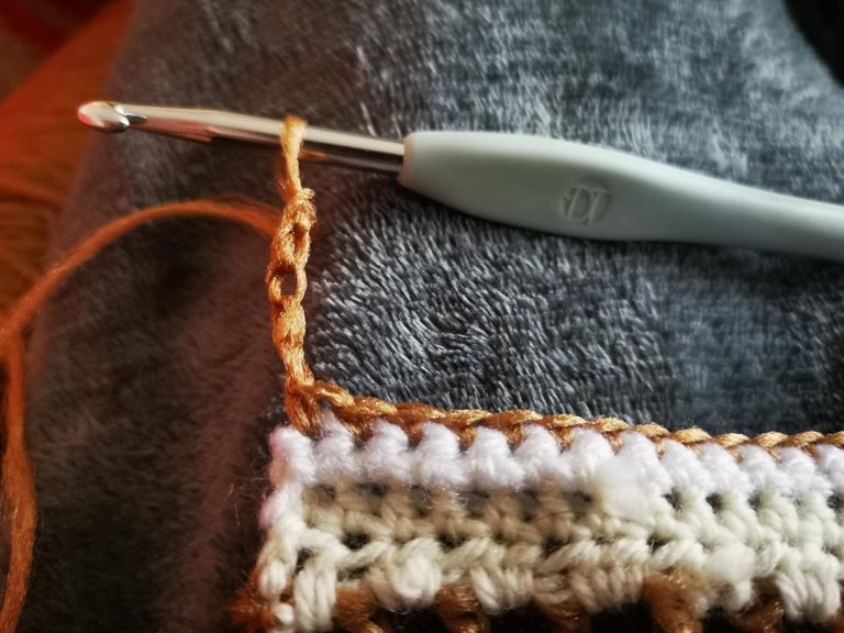 21-top au crochet.jpg