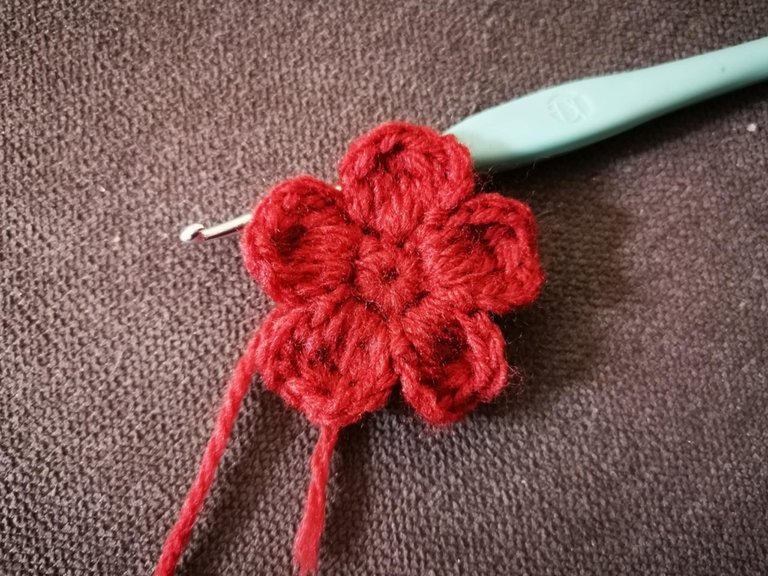 13-porte-clés fleur crochet.jpg