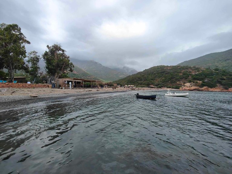 port arrivé girolata.jpg