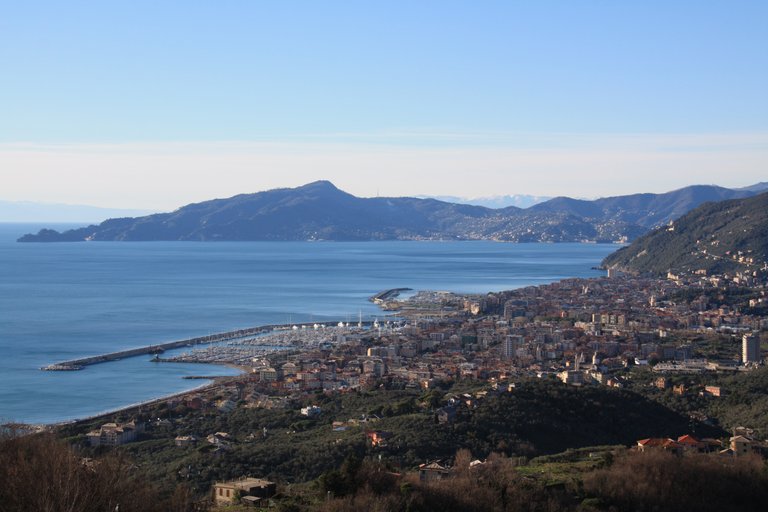 Chiavari and the Tigullio gulf from Santa Giulia... 