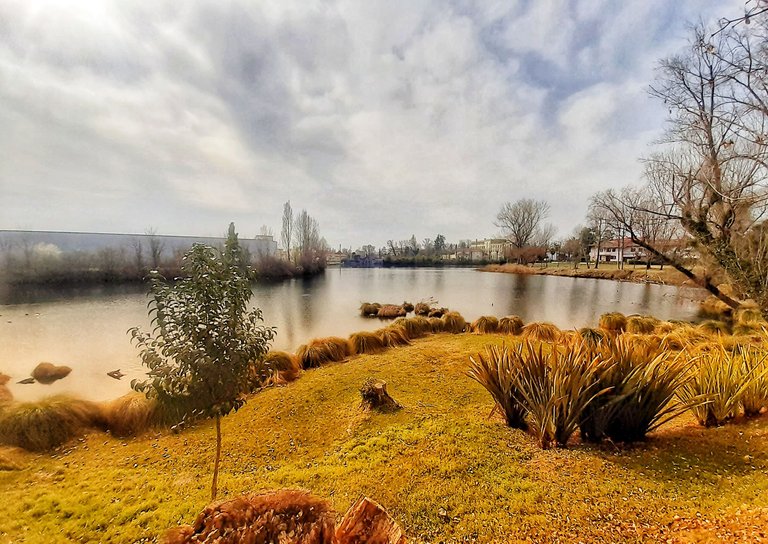 The lake in front of Kosmic SPA