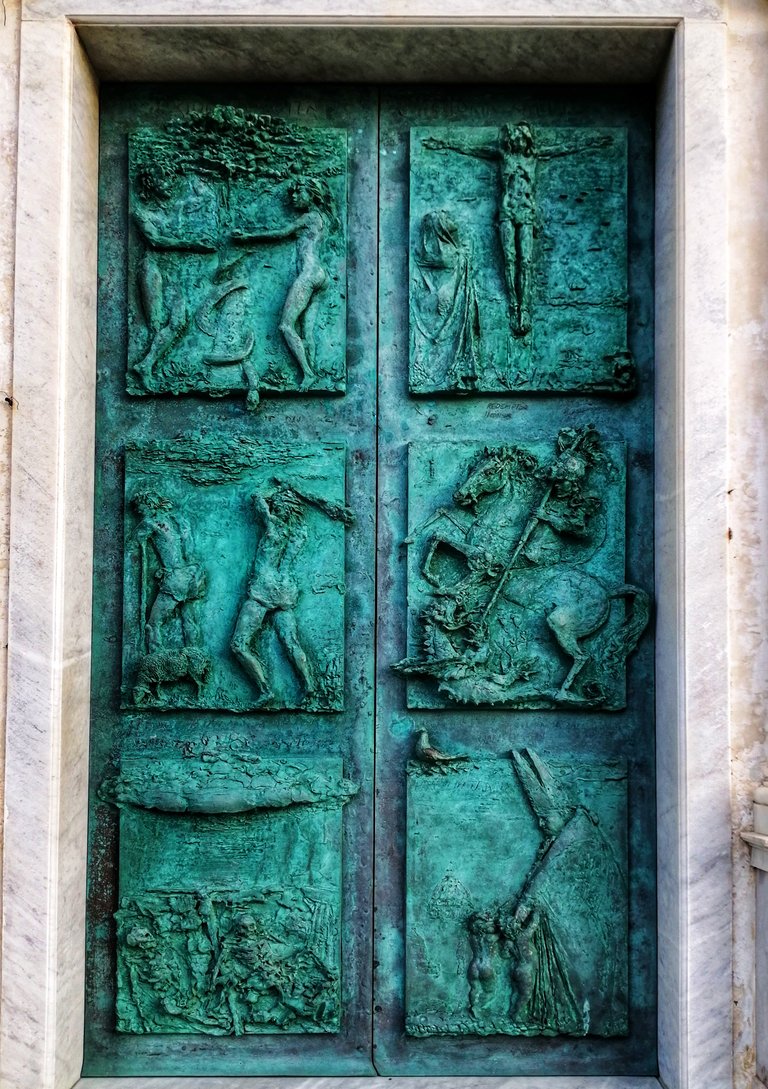 Porta della chiesa di San Giorgio