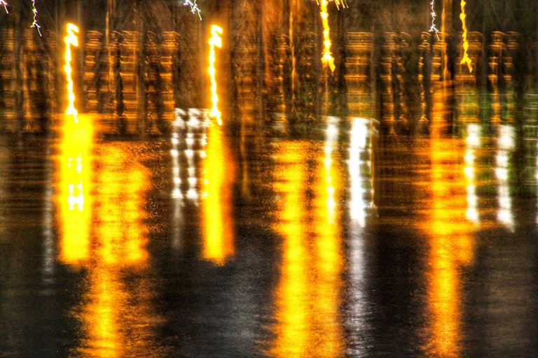 Riflessi notturni sul fiume Entella...