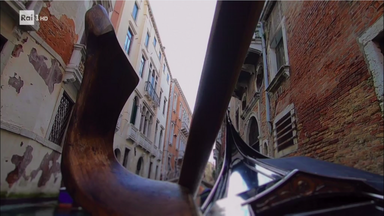 Detail of the gondola oar... 