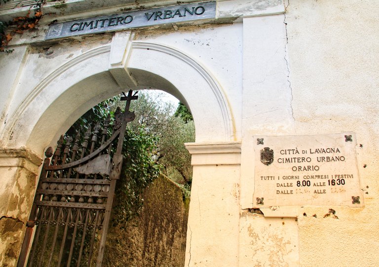 Entrance to the urban cemetery of Lavagna
