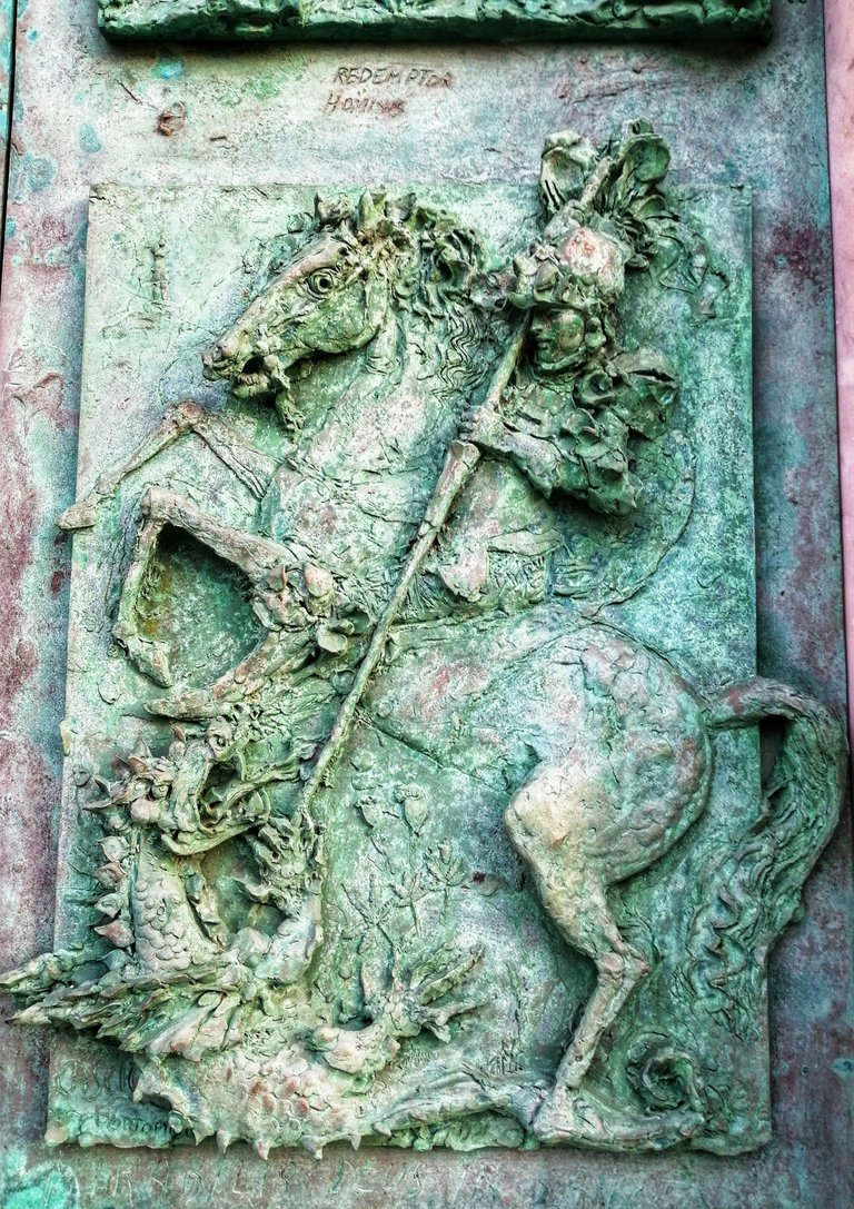 Horse, dragon and dragon hunter bas-relief... 