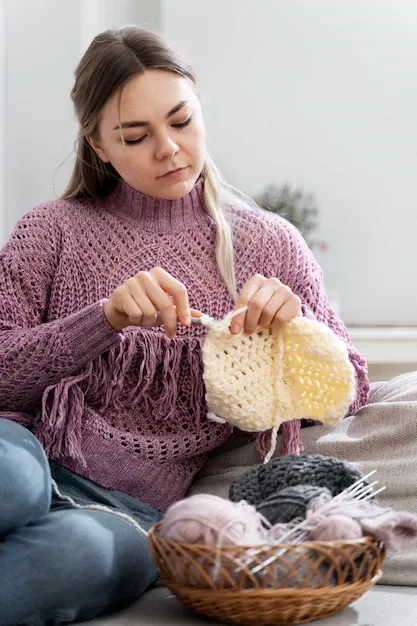 young-woman-knitting-while-relaxing_23-2149401736.webp