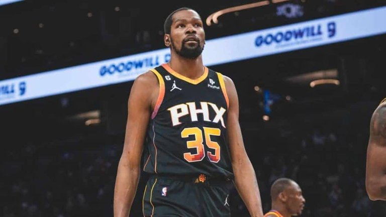 kevin-durant-phoenix-suns-reproducao-twitter-scaled-e1680870610940-1085x610.jpg