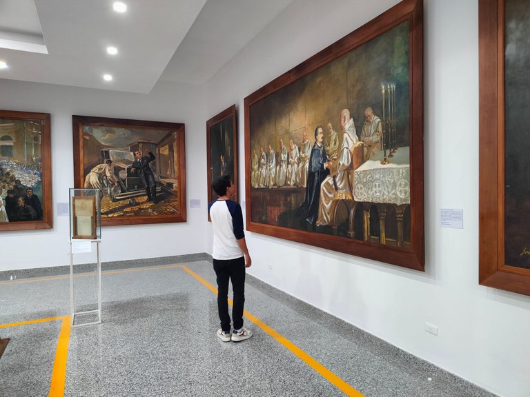 Foto de que tome de un amigo explorando el museo José Gregorio Hernández en Isnotu, Trujillo