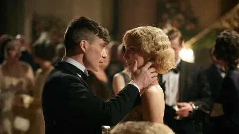 tommy-y-grace-shelby_crop1615686465950.jpg_1758632412.webp