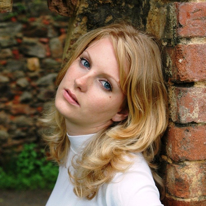 woman-2066673_960_720.jpg